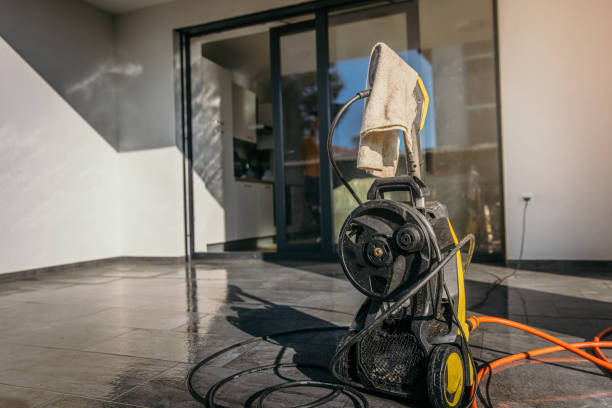 Animal Enclosure Cleaning in Holcom, KS